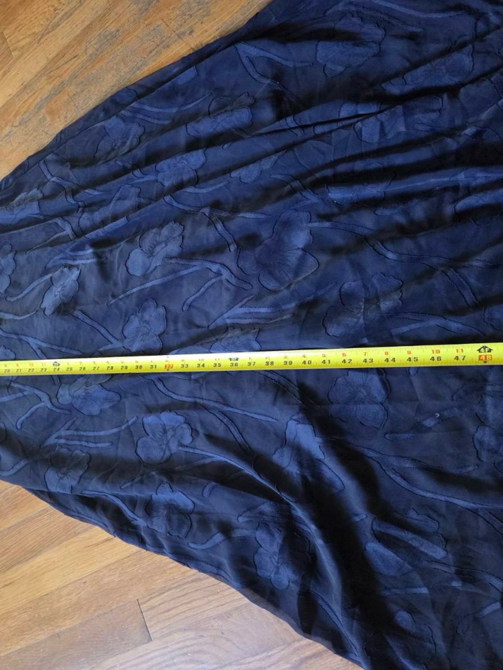 Elegant Navy V-Neck Midi Dress - Picture 15 of 15